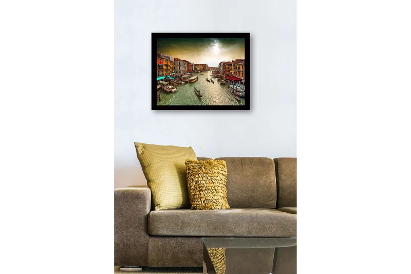 Innrammet trelerretsbilde - 41x56 cm - Vakker utsikt over en kanal i Venezia med fargerike bygninger og gondoler - Grønn / Oransje / Blå - Innredning - Bilder & kunst