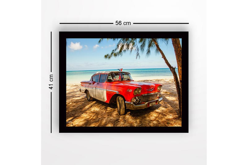 Innrammet trelerretsbilde - 41x56 cm - Veteranbil på stranden med tropisk bakgrunn - Rød / Grå / Svart - Innredning - Bilder & kunst