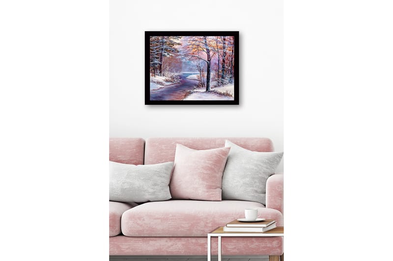 Innrammet trelerretsbilde - 41x56 cm - Vinterlandskap med en fredelig elv og snødekte trær - Blå / Hvit / Rosa - Innredning - Bilder & kunst