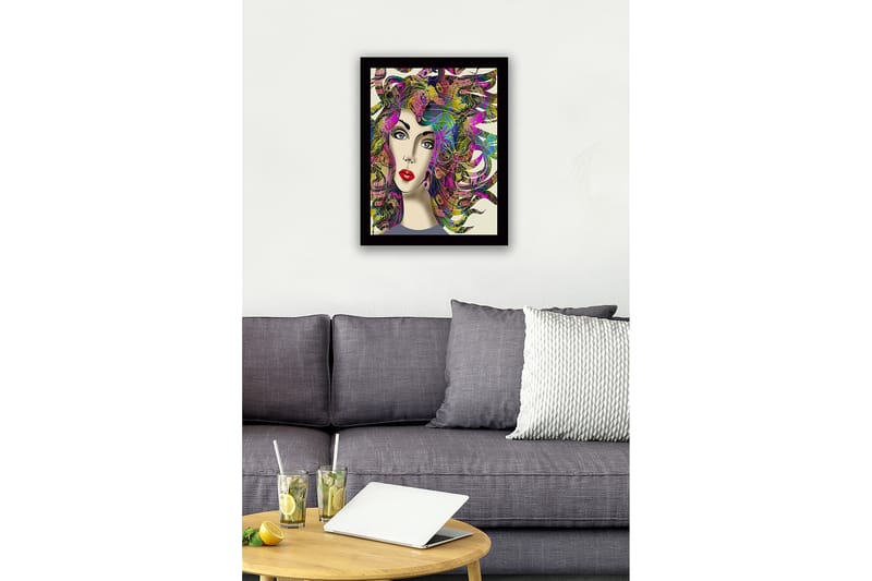 Innrammet trelerretsbilde - 41x56 cm - Portrett av en kvinne med fargerikt, flagrende hår - Lilla / Grønn / Rosa - Innredning - Bilder & kunst