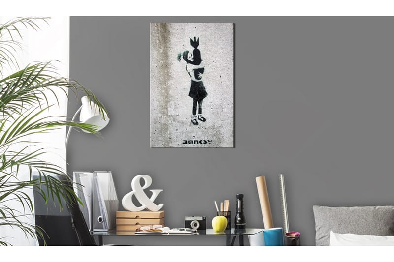Bilde Bomb Hugger By Banksy 40x60 - Artgeist sp. z o. o. - Innredning - Bilder & kunst - Lerretsbilder