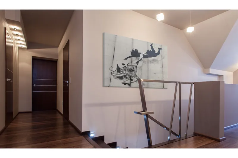Bilde Falling Woman With Supermarket Trolley Banksy 60x40 - Artgeist sp. z o. o. - Innredning - Bilder & kunst - Lerretsbilder