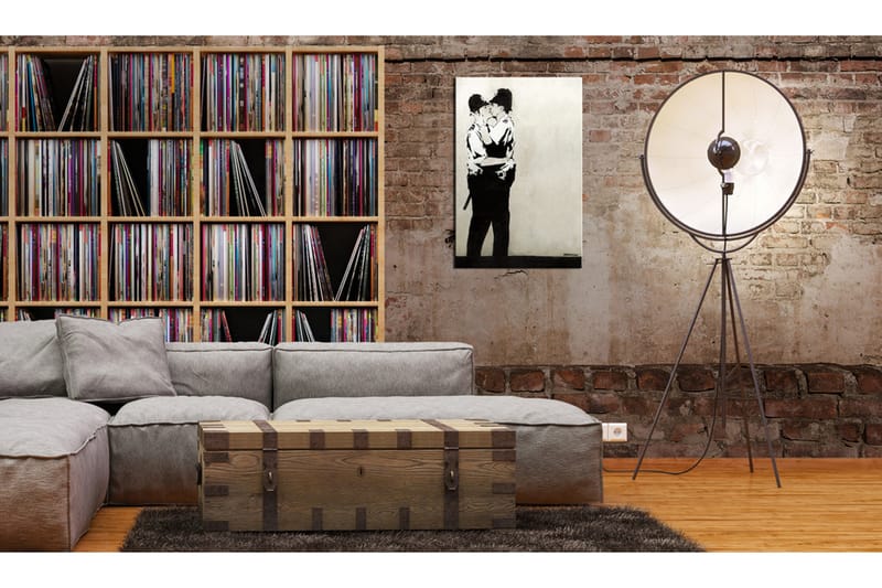 Bilde Kissing Coppers at Banksy 80x120 - Artgeist sp. z o. o. - Innredning - Bilder & kunst - Lerretsbilder