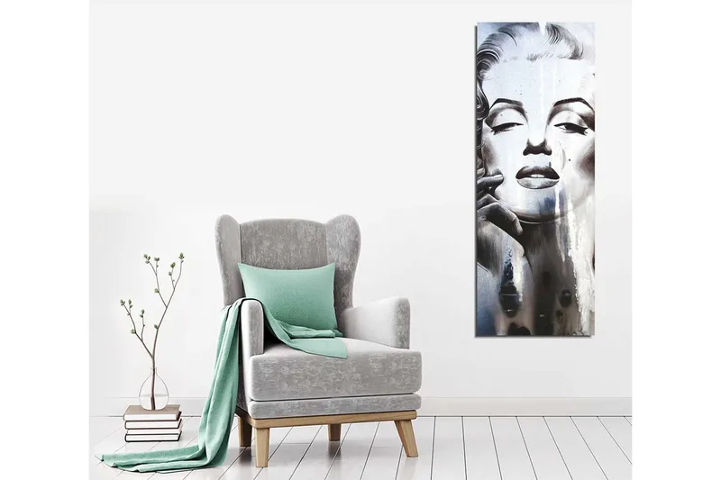 Lerretsbilde 30x80 cm - Portrett av en kvinne med et mystisk og drømmende uttrykk - Svart / Hvit / Grå - Innredning - Bilder & kunst - Lerretsbilder