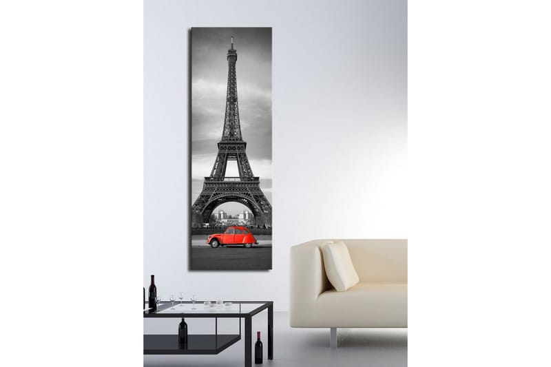 Lerretsbilde 30x90 cm - Rød bil foran Eiffeltårnet i svart-hvitt - Rød / Svart / Grå - Innredning - Bilder & kunst - Lerretsbilder