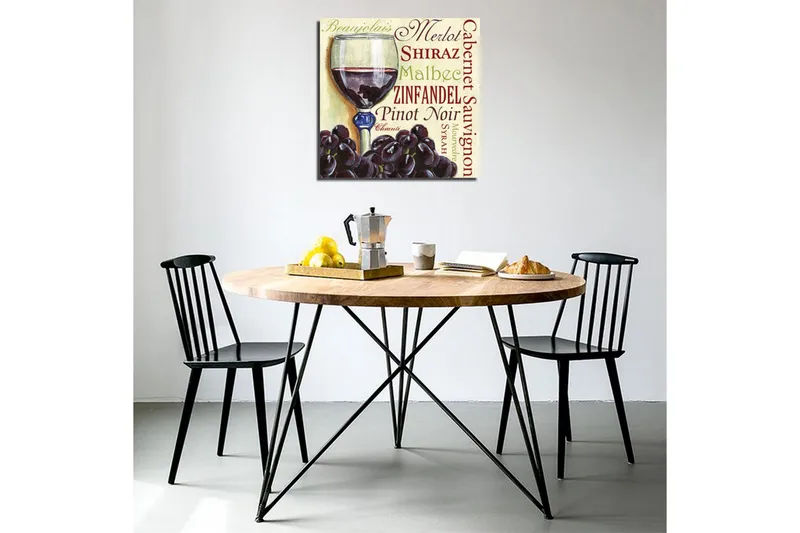 Lerretsbilde 45x45 cm - Burgundervinglass med druer i fokus - Burgunder / Svart / Grønn - Innredning - Bilder & kunst - Lerretsbilder