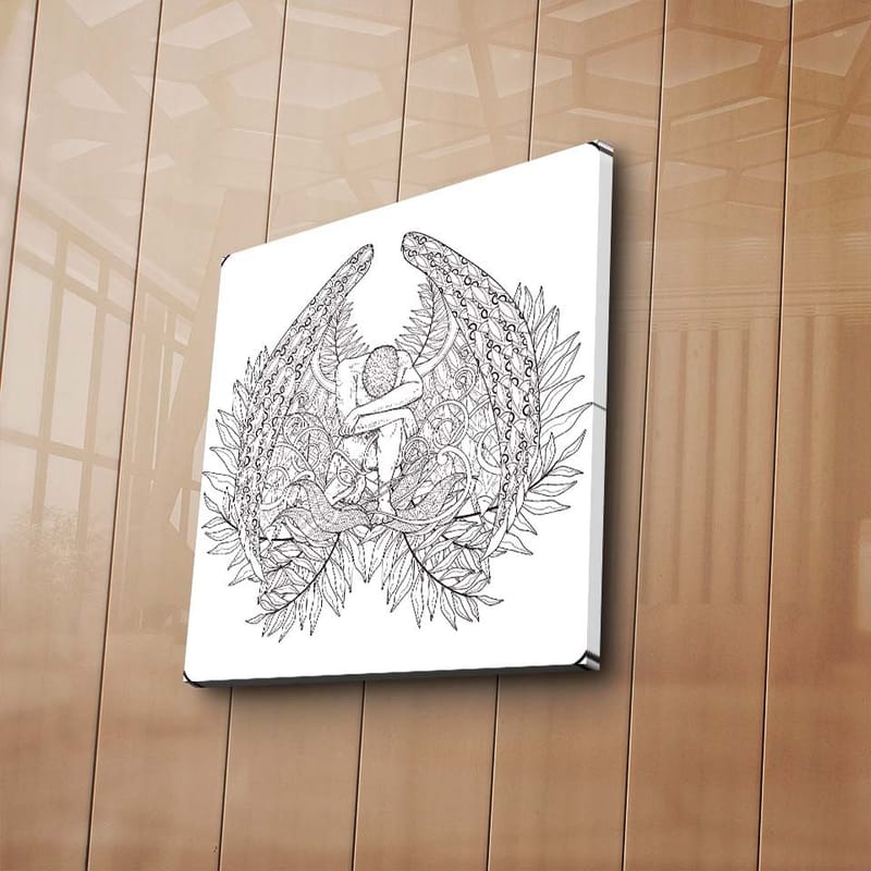 Lerretsbilde 45x45 cm - Fantasifullt motiv med en figur omgitt av store, detaljerte vinger og vegetasjon - Svart / Grå / Hvit - Innredning - Bilder & kunst - Lerretsbilder