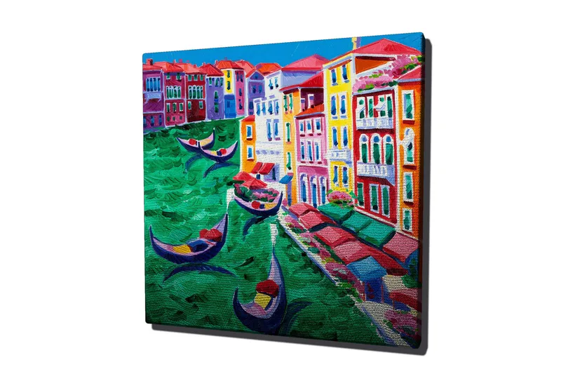 Lerretsbilde 45x45 cm - Fargerik utsikt over en kanal med gondoler og fargerike bygninger - Grønn / Rød / Blå - Innredning - Bilder & kunst - Lerretsbilder
