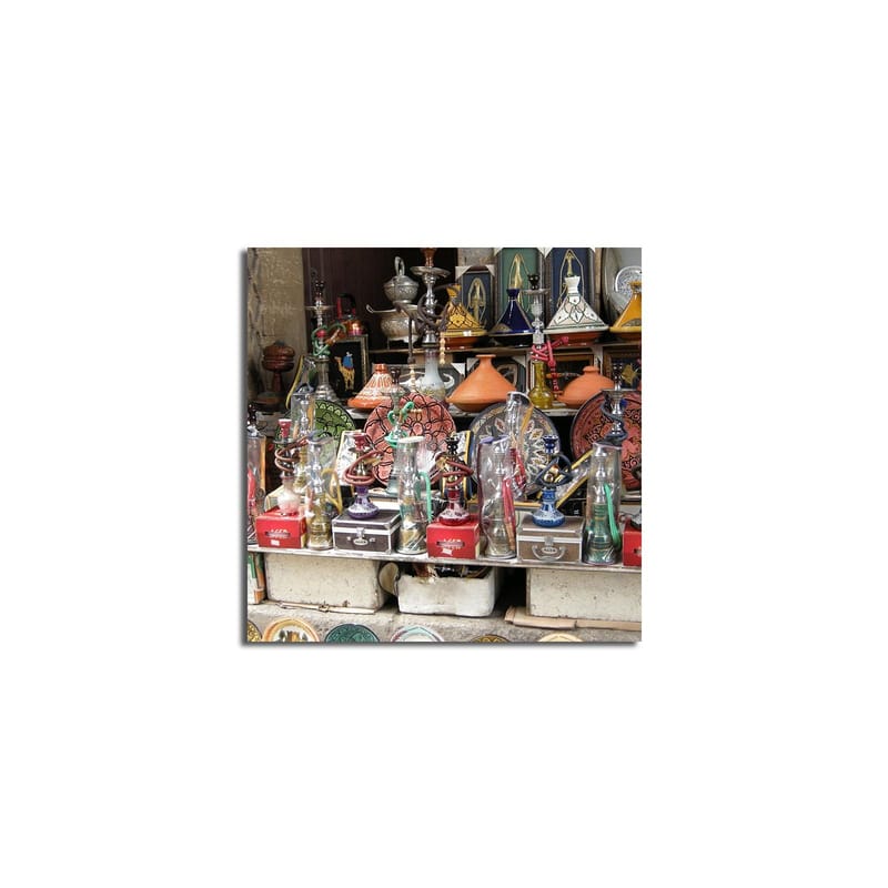 Lerretsbilde 45x45 cm - Fargerikt håndverk og dekorative gjenstander på en markedsbod - Rød / Grønn / Oransje - Innredning - Bilder & kunst - Lerretsbilder