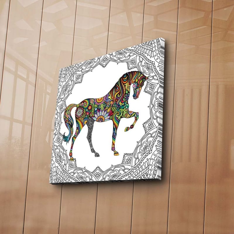 Lerretsbilde 45x45 cm - Fargerikt hestemotiv med mønstre og detaljer - Rød / Grønn / Blå - Innredning - Bilder & kunst - Lerretsbilder