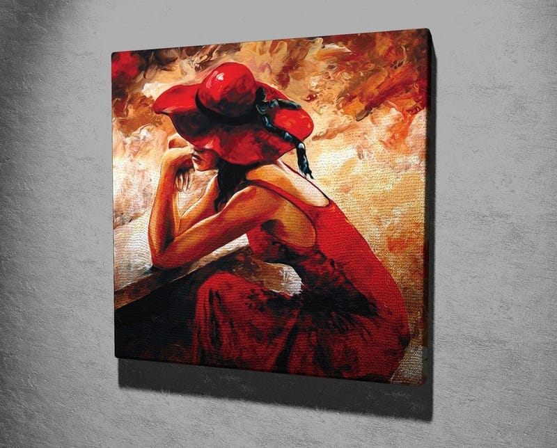 Lerretsbilde 45x45 cm - Kvinne i rød kjole med rød hatt lent mot en benk - Rød / Beige / Svart - Innredning - Bilder & kunst - Lerretsbilder