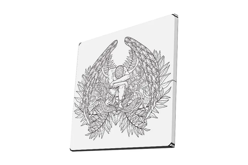 Lerretsbilde 45x45 cm - Mørk og detaljert skulptur av en sittende figur omgitt av fjær og vegetasjon, Svart / Hvit