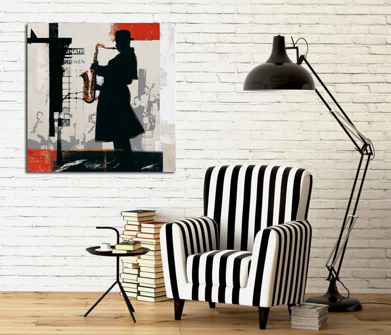 Lerretsbilde 45x45 cm - Silhuett av en saksofonist i et urbant miljø, Svart / Rød / Beige