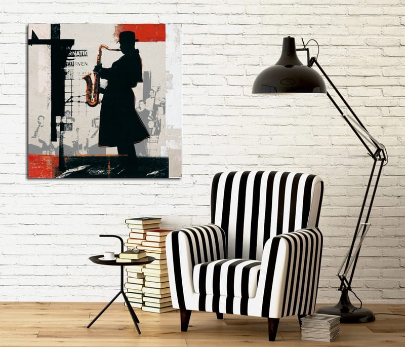 Lerretsbilde 45x45 cm - Silhuett av en saksofonist i et urbant miljø, Svart / Rød / Beige