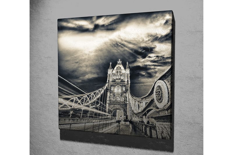 Lerretsbilde 45x45 cm - Svart-hvitt-bilde av Tower Bridge med dramatiske skyer i bakgrunnen - Svart / Hvit / Grå - Innredning - Bilder & kunst - Lerretsbilder