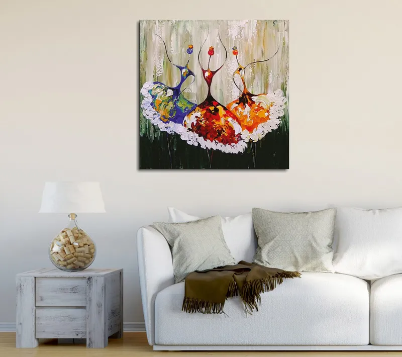 Lerretsbilde 45x45 cm - Tre stiliserte dansere i fargerike kjoler - Rød / Blå / Oransje - Innredning - Bilder & kunst - Lerretsbilder