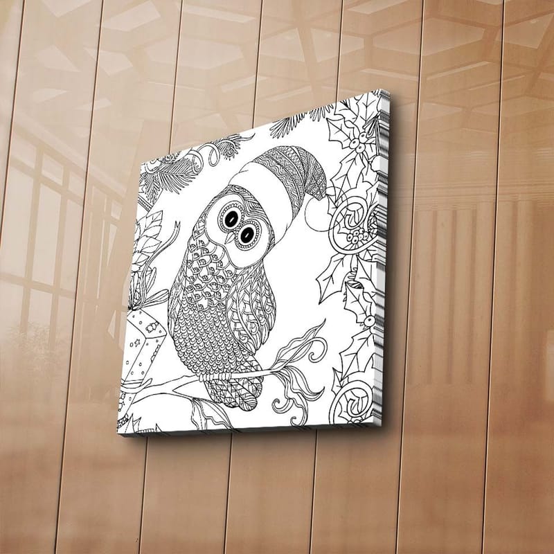 Lerretsbilde 45x45 cm - Ugle med nisselue omgitt av julepynt - Svart / Hvit - Innredning - Bilder & kunst - Lerretsbilder