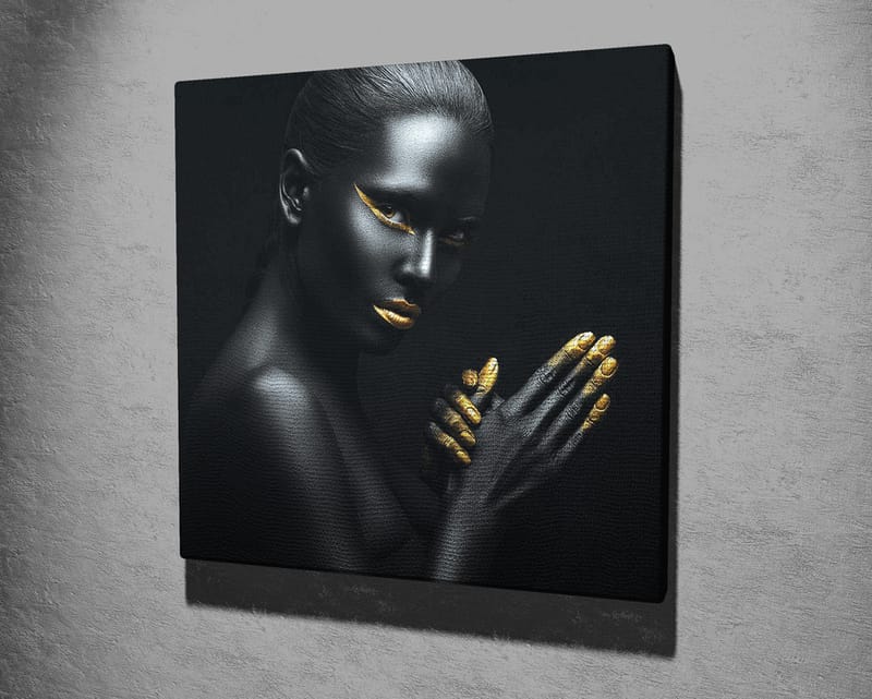 Lerretsbilde 45x45 cm - Portrett av en kvinne med svart hud og gylne detaljer - Svart / Gull - Innredning - Bilder & kunst - Lerretsbilder