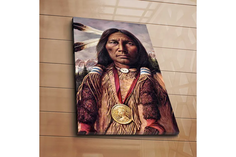 Lerretsbilde 45x70 cm - Portrett av et urfolk med tradisjonelle klær og smykker - Brun / Beige / Svart - Innredning - Bilder & kunst - Lerretsbilder