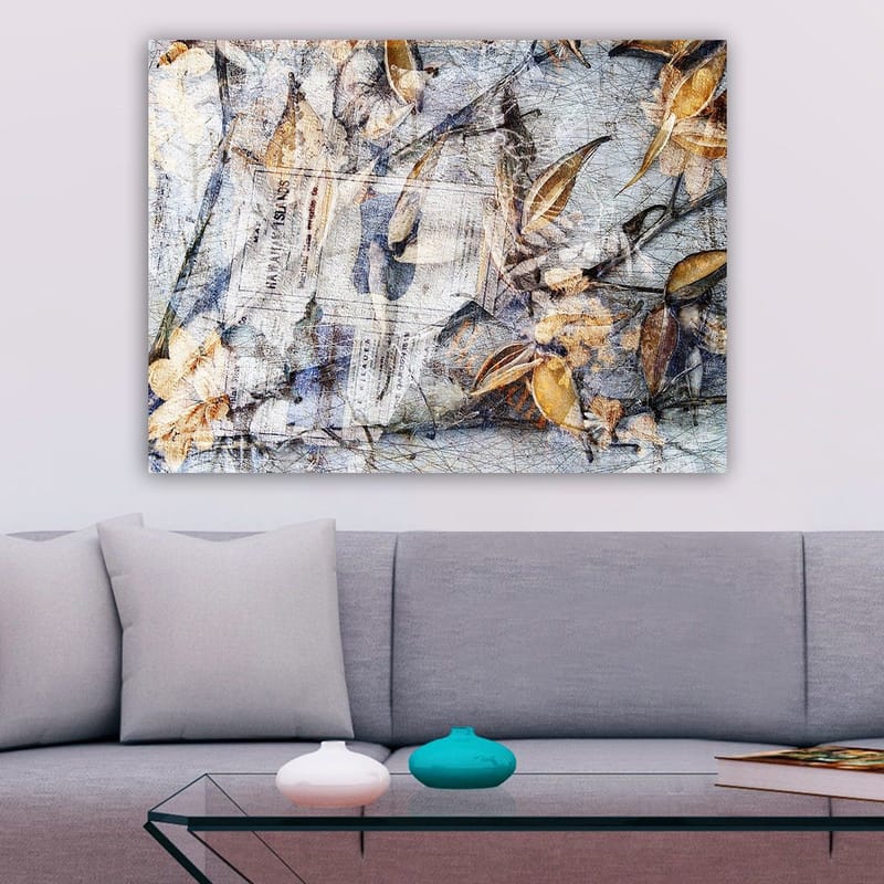 Lerretsbilde 70x100 cm - Abstrakt komposisjon av blader og avispapir som skaper en følelse av natur og tidens gang - Grå / Beige / Brun - Innredning - Bilder & kunst - Lerretsbilder