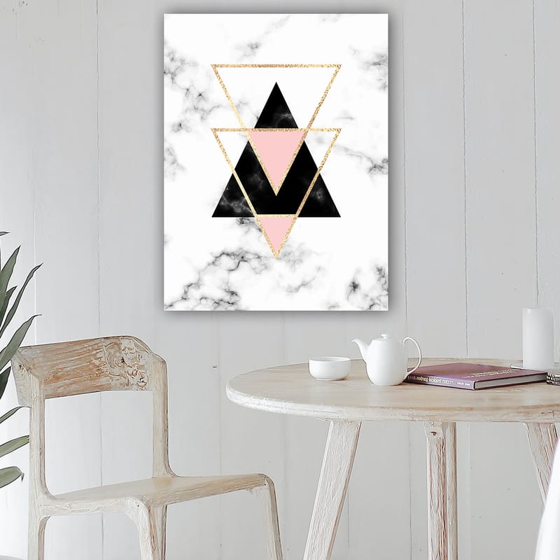 Lerretsbilde 70x100 cm - Abstrakt komposisjon av trekanter i forskjellige farger og former - Svart / Rosa / Gull - Innredning - Bilder & kunst - Lerretsbilder