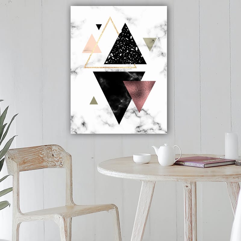 Lerretsbilde 70x100 cm - Abstrakt komposisjon av trekanter i forskjellige former og farger - Svart / Rosa / Gull - Innredning - Bilder & kunst - Lerretsbilder