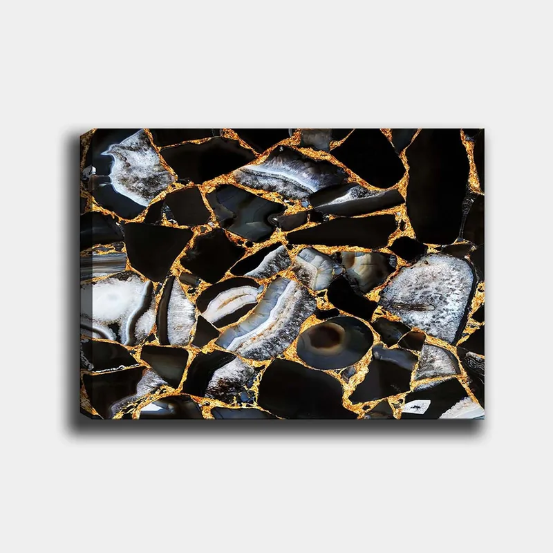 Lerretsbilde 70x100 cm - Abstrakt kunstverk med mønster av svarte og grå steiner med gylne elementer, Svart / Grå / Gull