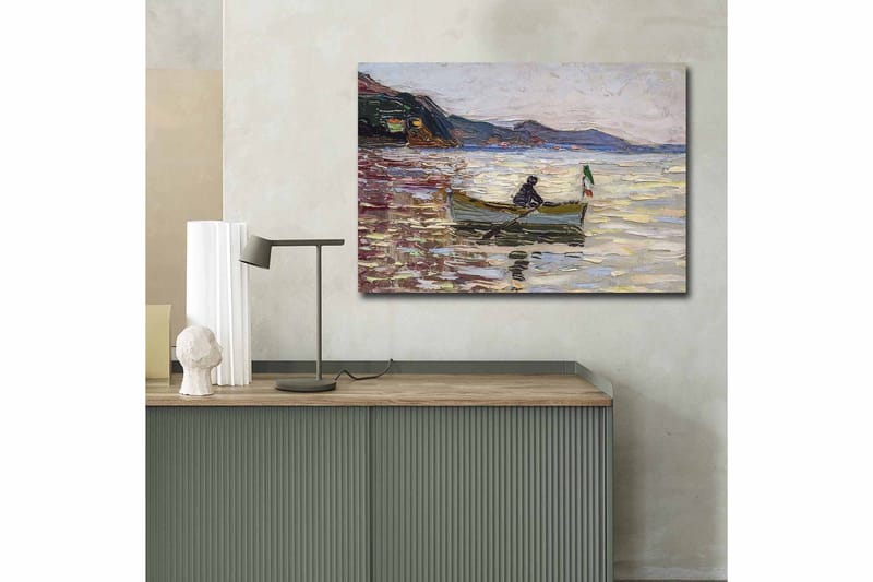 Lerretsbilde 70x100 cm - Båt med to personer som fisker på en glitrende innsjø under en lys himmel - Blå / Grønn / Beige - Innredning - Bilder & kunst - Lerretsbilder