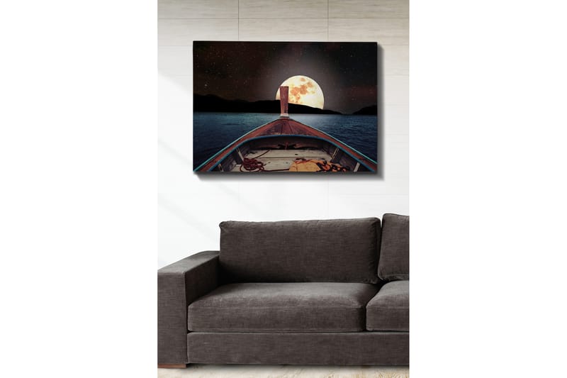 Lerretsbilde 70x100 cm - Båt som seiler mot en stor, lysende måne på nattehimmelen, Mørk blå / Brun / Gull