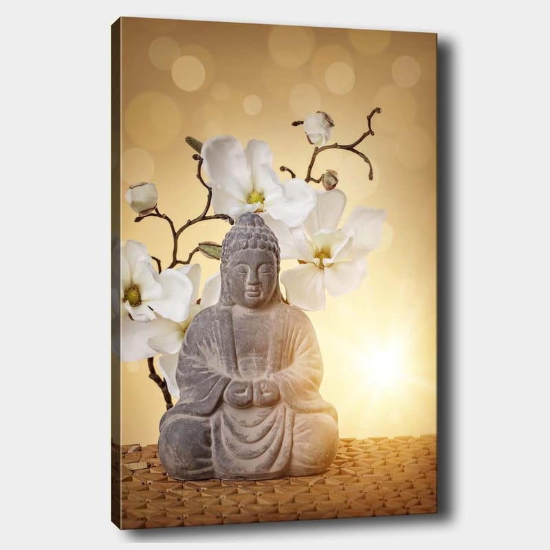 Lerretsbilde 70x100 cm - Buddha-statue omgitt av hvite blomster og en myk, gyllen bakgrunn, Grå / Hvit / Gyllen