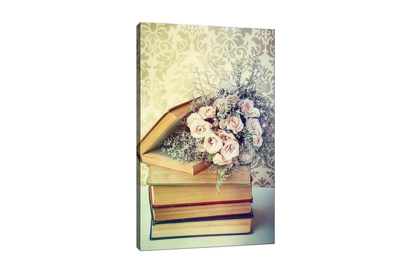 Lerretsbilde 70x100 cm - Bukett med rosa roser plassert oppå en bunke med bøker, Rosa / Beige / Grønn