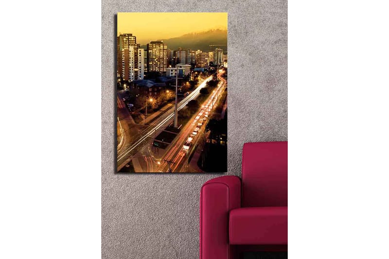 Lerretsbilde 70x100 cm - Bysilhuett i skumringen med lys fra bygninger og trafikk - Gull / Mørk blå / Hvit - Innredning - Bilder & kunst - Lerretsbilder