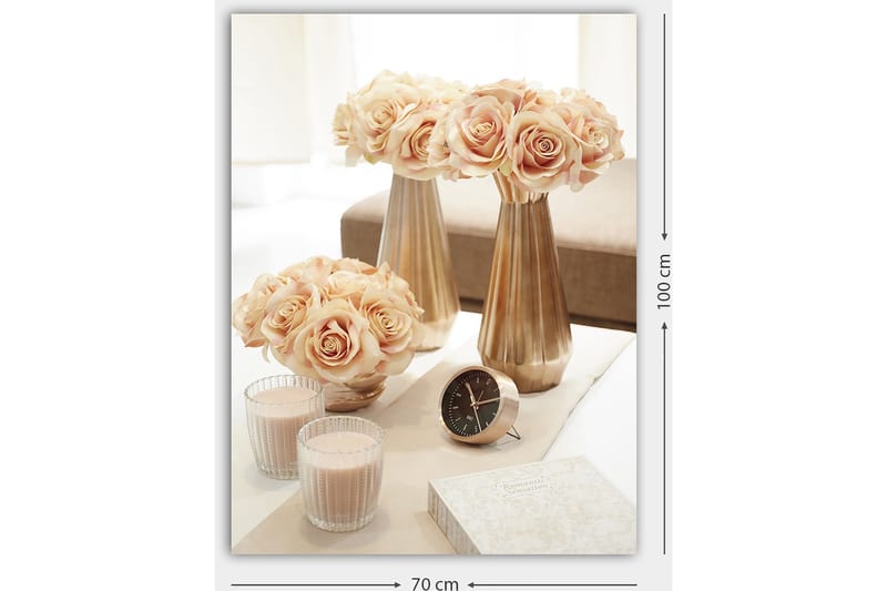Lerretsbilde 70x100 cm - Elegant arrangement av roser i vaser som skaper en romantisk atmosfære - Lys rosa / Gull / Beige - Innredning - Bilder & kunst - Lerretsbilder
