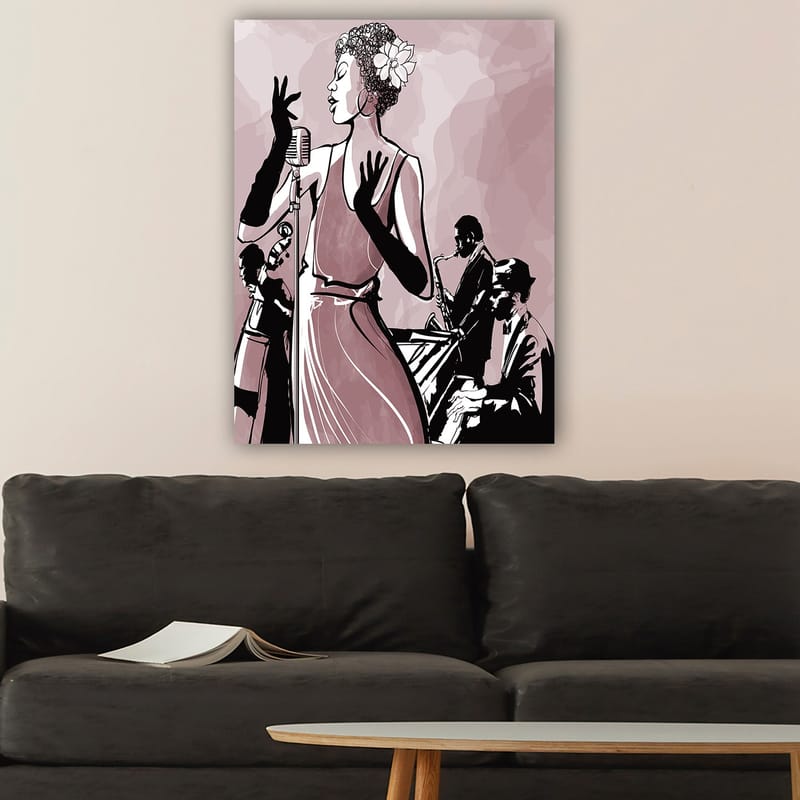 Lerretsbilde 70x100 cm - Elegant sanger i fokus, omgitt av musikere som skaper en jazzaktig atmosfære - Mørk rosa / Svart / Hvit - Innredning - Bilder & kunst - Lerretsbilder