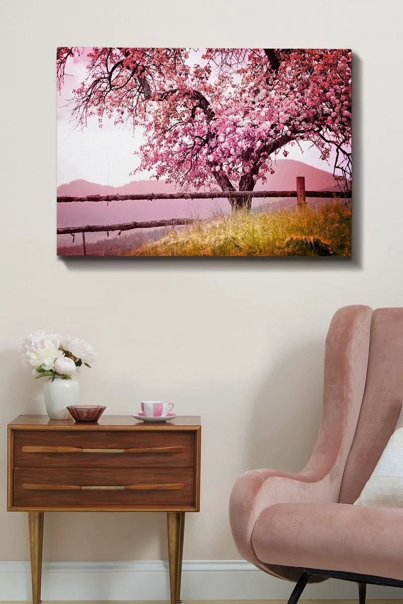 Lerretsbilde 70x100 cm - Et blomstrende kirsebærtre i et idyllisk landskap - Rosa / Grønn / Brun - Innredning - Bilder & kunst - Lerretsbilder