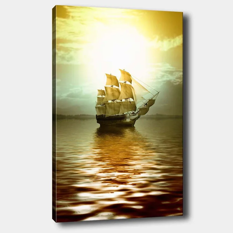 Lerretsbilde 70x100 cm - Et majestetisk seilskip som glir over en speillignende overflate i et gyllent lys, Gull / Brun / Beige