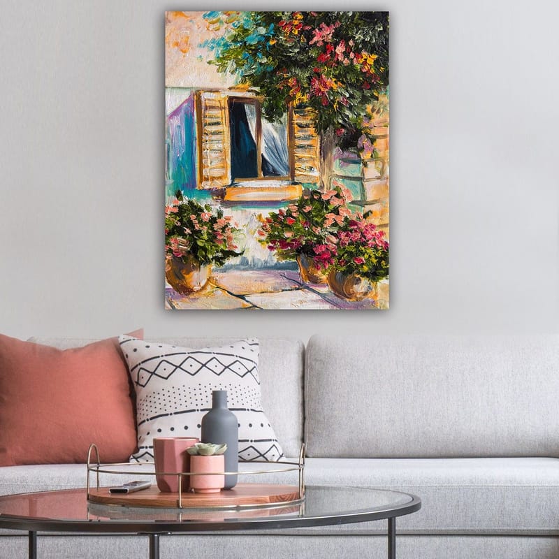 Lerretsbilde 70x100 cm - Et vindu med åpne persienner omgitt av blomster i potter - Grønn / Rosa / Beige - Innredning - Bilder & kunst - Lerretsbilder