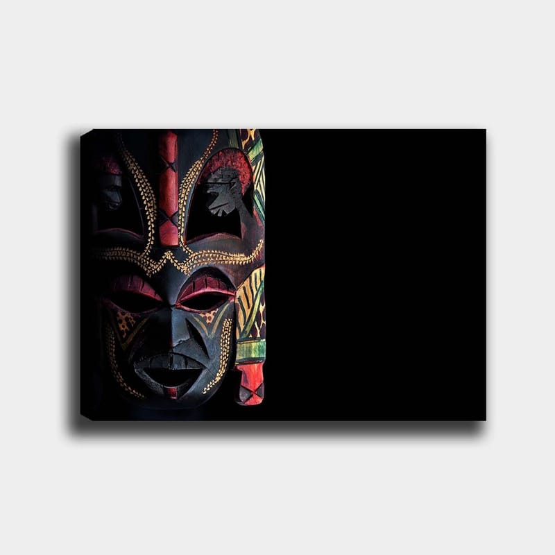 Lerretsbilde 70x100 cm - Fargerik afrikansk maske med detaljerte mønstre og uttrykksfulle trekk, Svart / Rød / Grønn