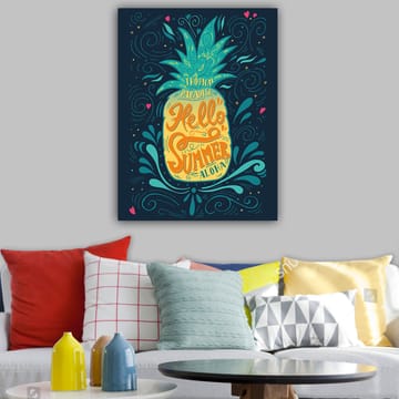 Lerretsbilde 70x100 cm - Fargerik ananas med teksten Hello Summer som fremhever en tropisk følelse - Grønn / Gul / Blå - Innredning - Bilder & kunst - Lerretsbilder