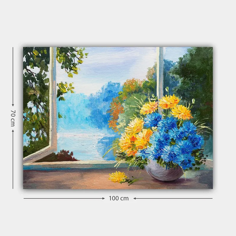 Lerretsbilde 70x100 cm - Fargerik bukett med blå og gule blomster i en vase, plassert ved et vindu med utsikt over et naturskjønt landskap - Blå / Gul - Innredning - Bilder & kunst - Lerretsbilder