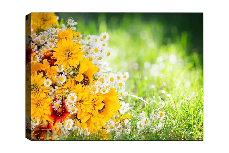 Lerretsbilde 70x100 cm - Fargerik bukett med gule blomster og hvite tusenfryd, Gul / Hvit / Oransje