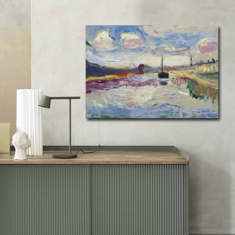 Lerretsbilde 70x100 cm - Fargerik landskapsmaleri med en båt som glir over en speilblank vannoverflate under en dramatisk himmel - Blå / Hvit / Grønn - Innredning - Bilder & kunst - Lerretsbilder