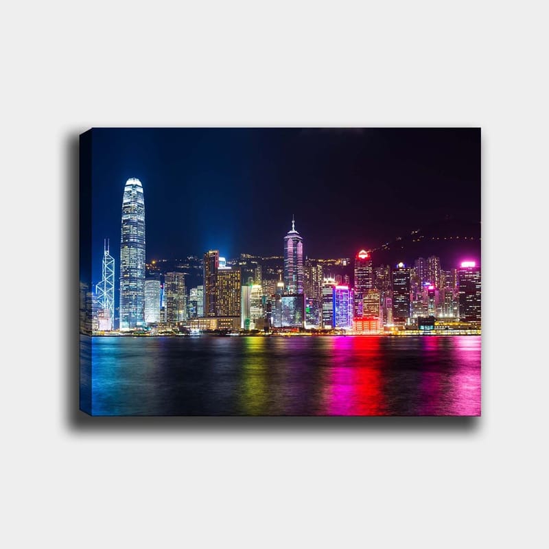 Lerretsbilde 70x100 cm - Fargerik nattutsikt over Hong Kongs skyline med opplyste skyskrapere - Blå / Lilla / Rosa - Innredning - Bilder & kunst - Lerretsbilder