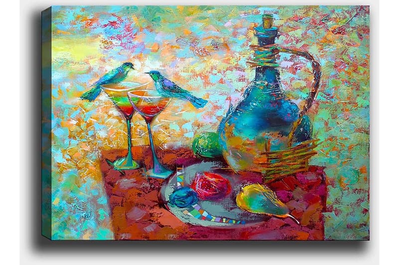Lerretsbilde 70x100 cm - Fargerik stillhet med en karaffel, to glass og frukt på et bord, omgitt av fugler - Turkis / Rød / Gul - Innredning - Bilder & kunst - Lerretsbilder