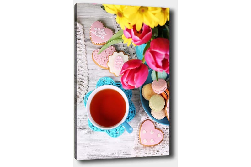 Lerretsbilde 70x100 cm - Fargerik stillhet med en kopp te, blomster og dekorerte kaker - Rød / Rosa / Grønn - Innredning - Bilder & kunst - Lerretsbilder