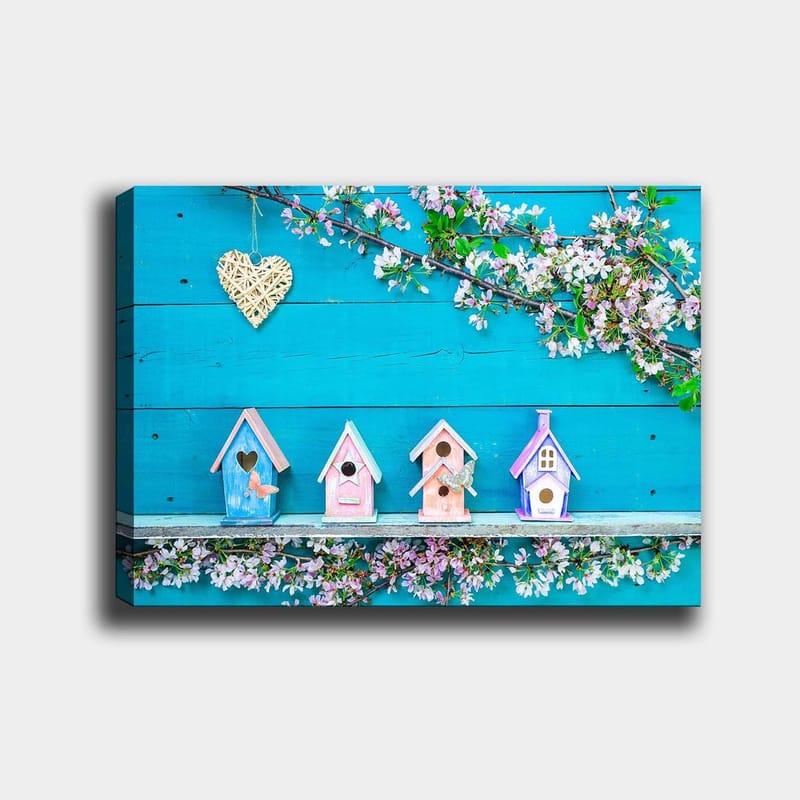 Lerretsbilde 70x100 cm - Fargerike fuglehus på blå bakgrunn med blomster som dekorasjon - Blå / Rosa / Hvit - Innredning - Bilder & kunst - Lerretsbilder