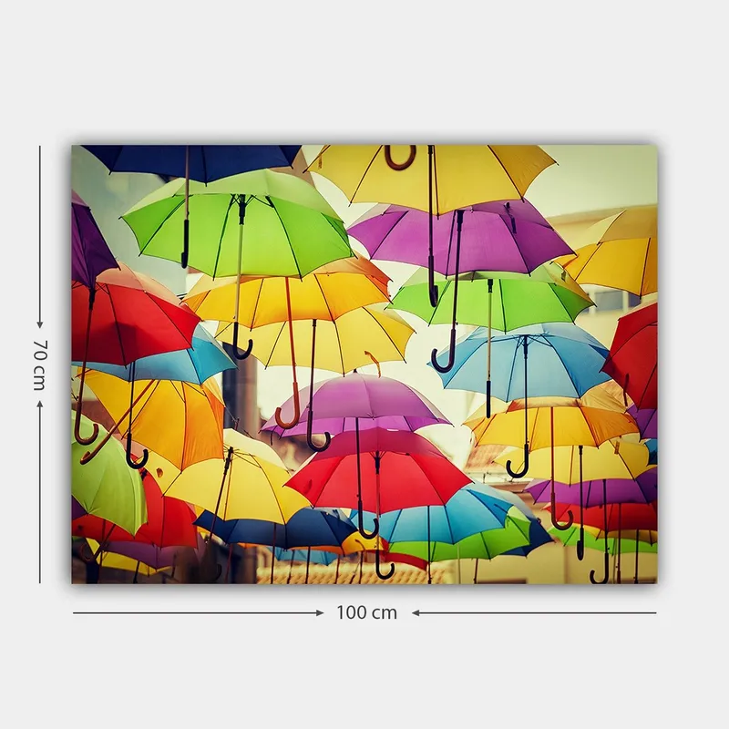 Lerretsbilde 70x100 cm - Fargerike paraplyer som henger i luften skaper en livlig og leken atmosfære - Grønn / Gul / Rød - Innredning - Bilder & kunst - Lerretsbilder
