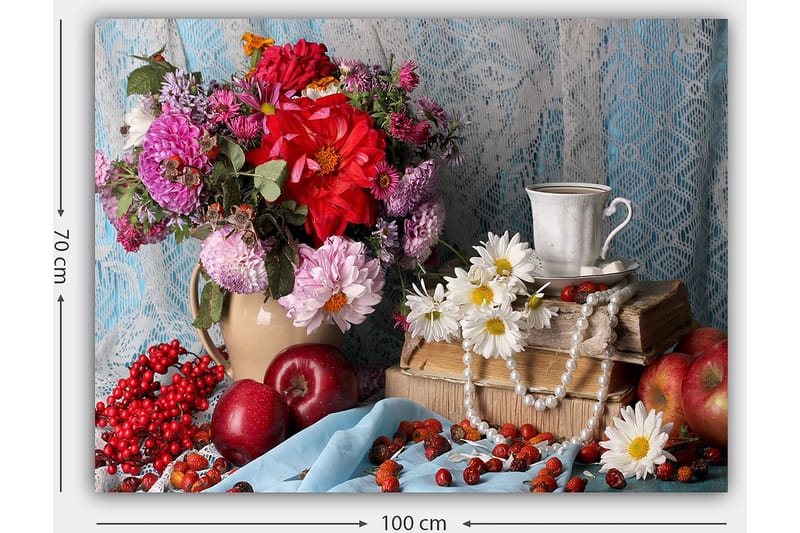 Lerretsbilde 70x100 cm - Fargerikt stilleben med blomster, frukt og en kopp på en stabel med bøker - Rød / Grønn / Lilla - Innredning - Bilder & kunst - Lerretsbilder