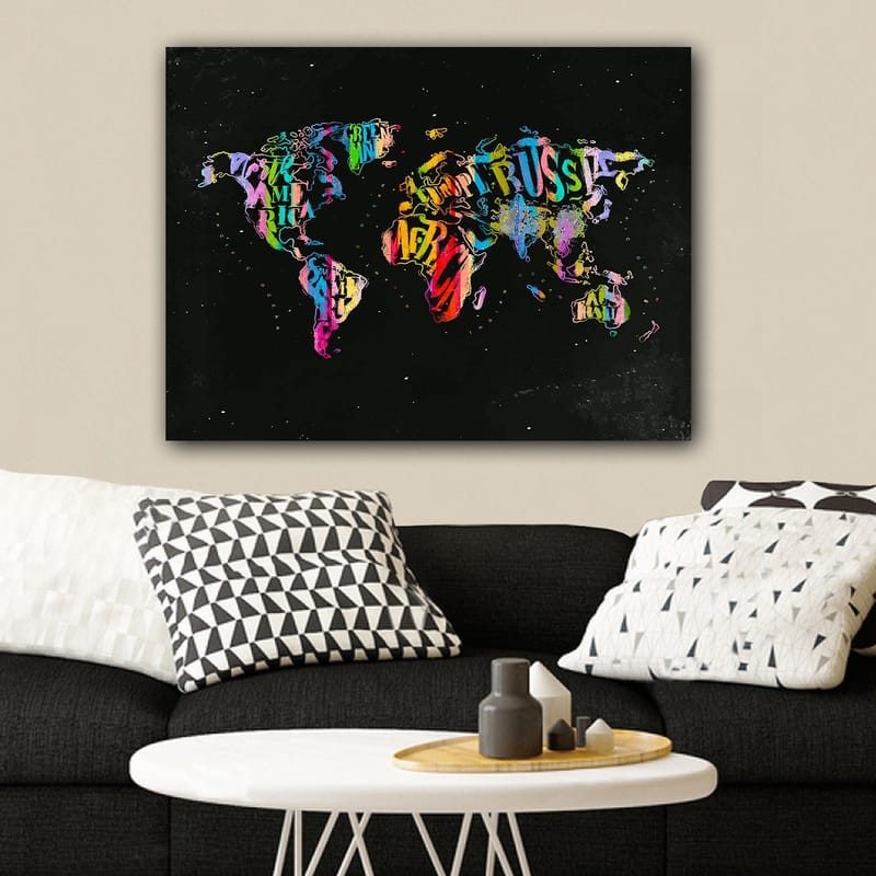 Lerretsbilde 70x100 cm - Fargerikt verdenskart laget av tekst og symboler som representerer forskjellige land - Lilla / Rød / Grønn - Innredning - Bilder & kunst - Lerretsbilder