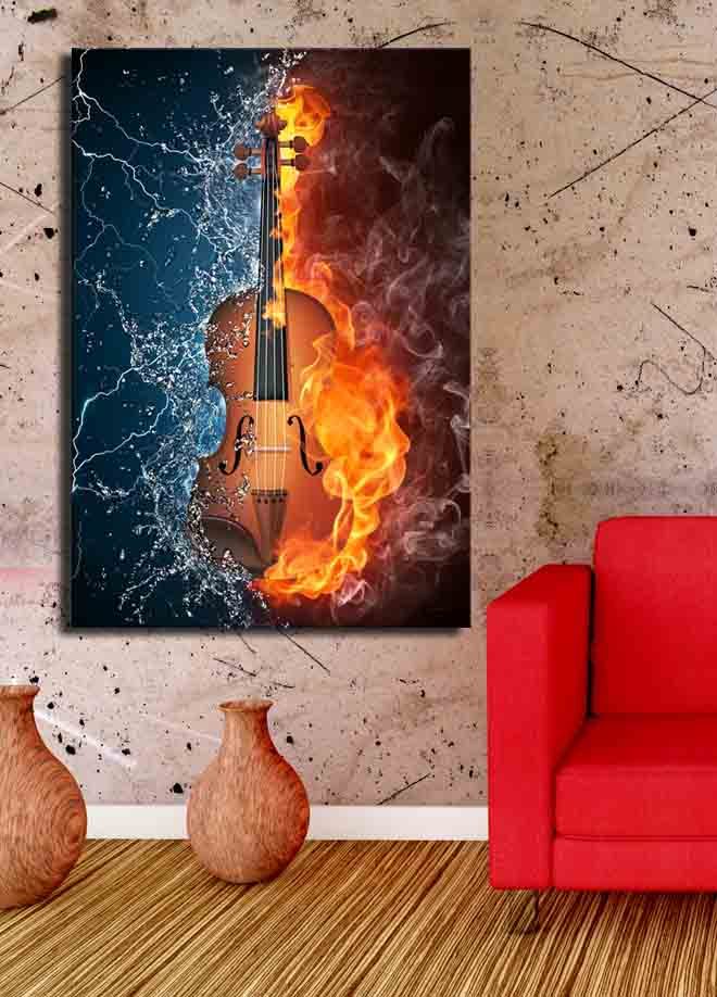 Lerretsbilde 70x100 cm - Fiolin omgitt av ild og vann, som symboliserer kontrasten mellom elementene - Oransje / Blå / Brun - Innredning - Bilder & kunst - Lerretsbilder